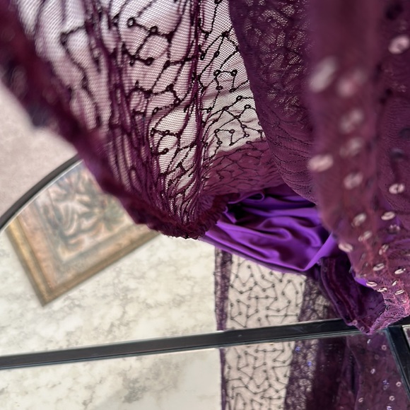 Magnificent Tadashi ruched  and sequins evening gown - Picture 12 of 16